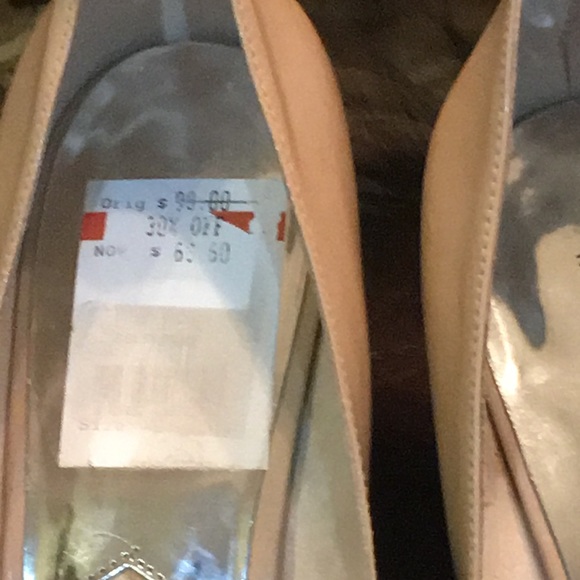 Michael Kors Beige Patent Leather Pumps - Picture 4 of 8